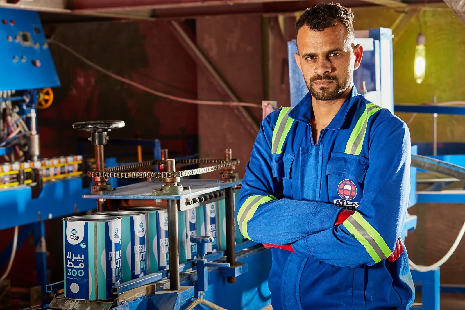 Atlas production specialist beside the Perla 300 line